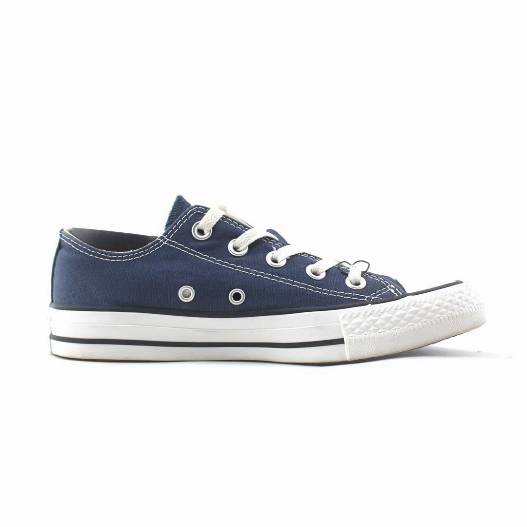 CONVERSE CHUCK TAYLR ALL STAR vintage Converse footwear looks