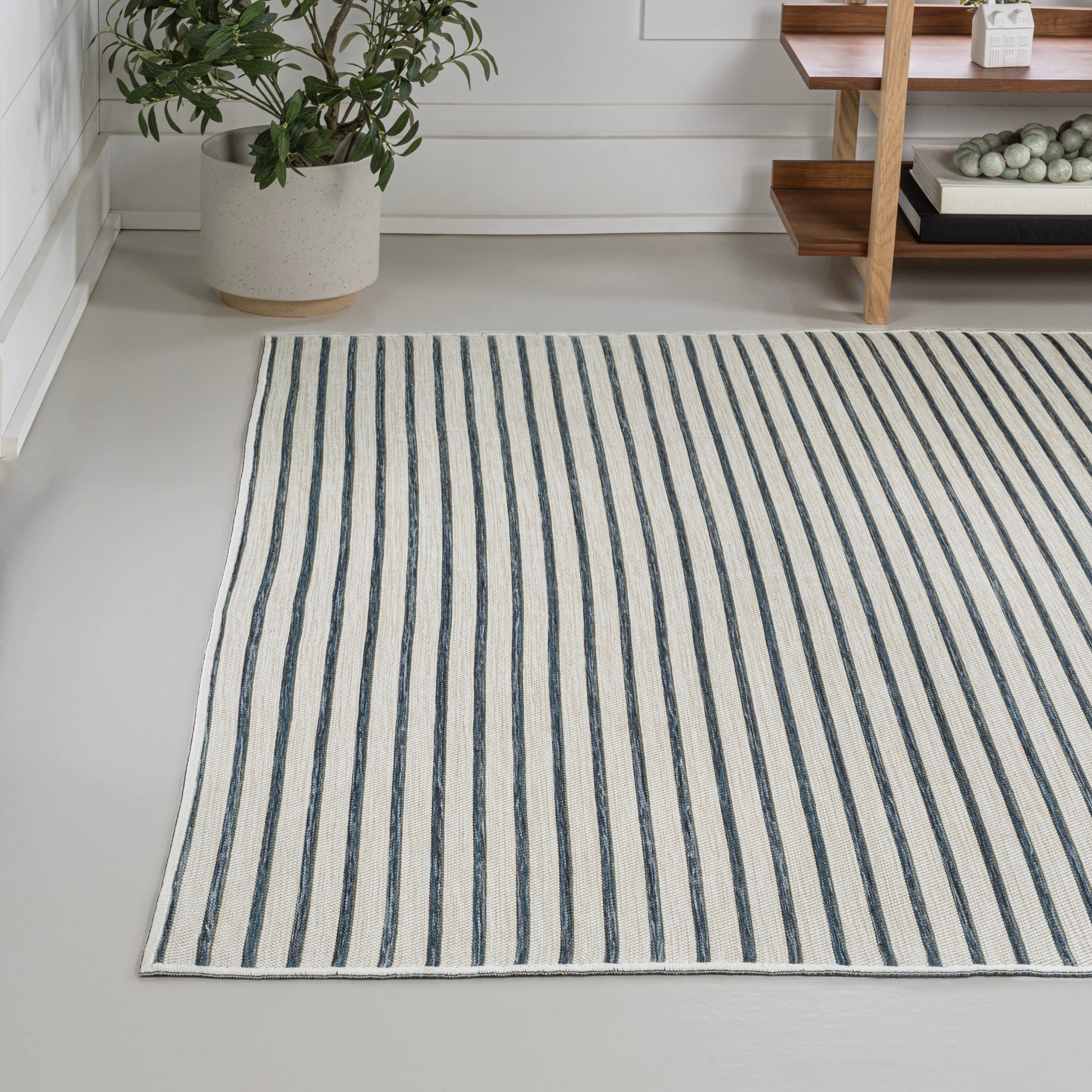 Damon Classic Coastal Pinstripe Reversible Machine-Washable Navy/Cream 4 ft. x 6 ft. Indoor/Outdoor Area Rug Jonathan Y Home