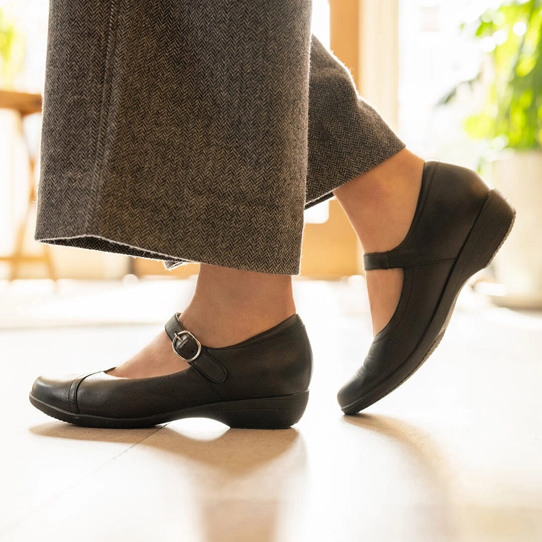 DANSKO FAWNA BLACK MILLED NAPPA Dansko shoe design close-ups