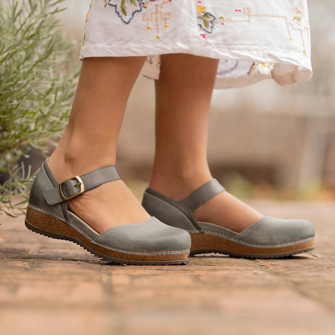 DANSKO MAE Dansko shoe design close-ups