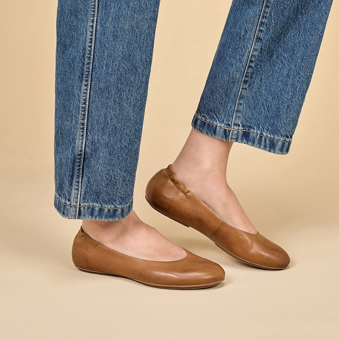 DANSKO MOLLIE FLAT Dansko shoe design close-ups