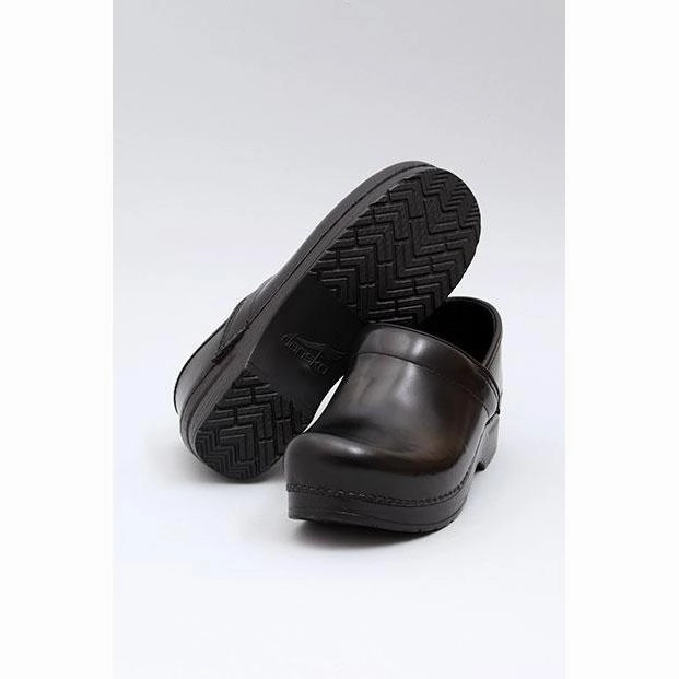 DANSKO PROFESSIONAL BLACK BOX WIDE Dansko shoe design close-ups