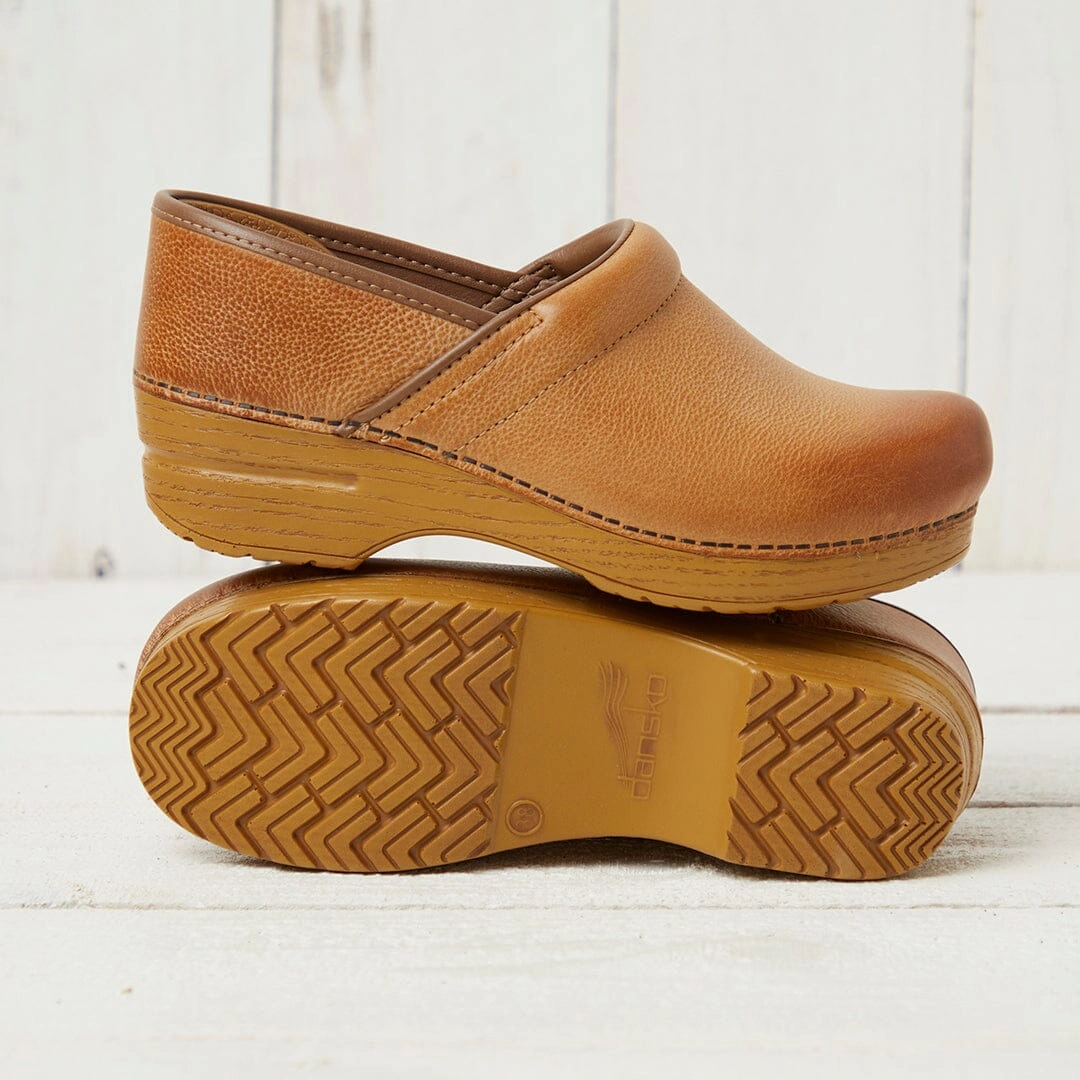 DANSKO PROFESSIONAL HONEY BURNISHED Dansko shoe design close-ups