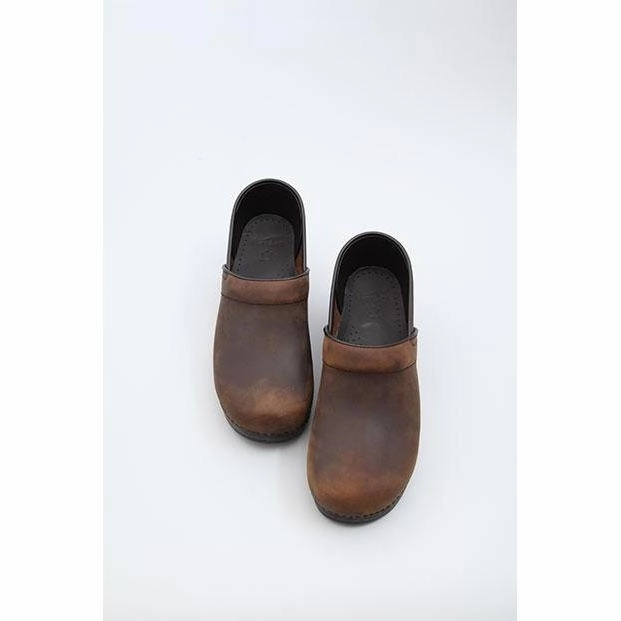 DANSKO PROFESSIONAL WOMEN'S ANTIQUE BROWN Dansko shoe design close-ups