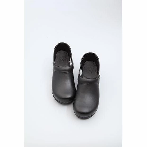DANSKO PROFESSIONAL WOMEN'S BLACK BOX Dansko shoe design close-ups