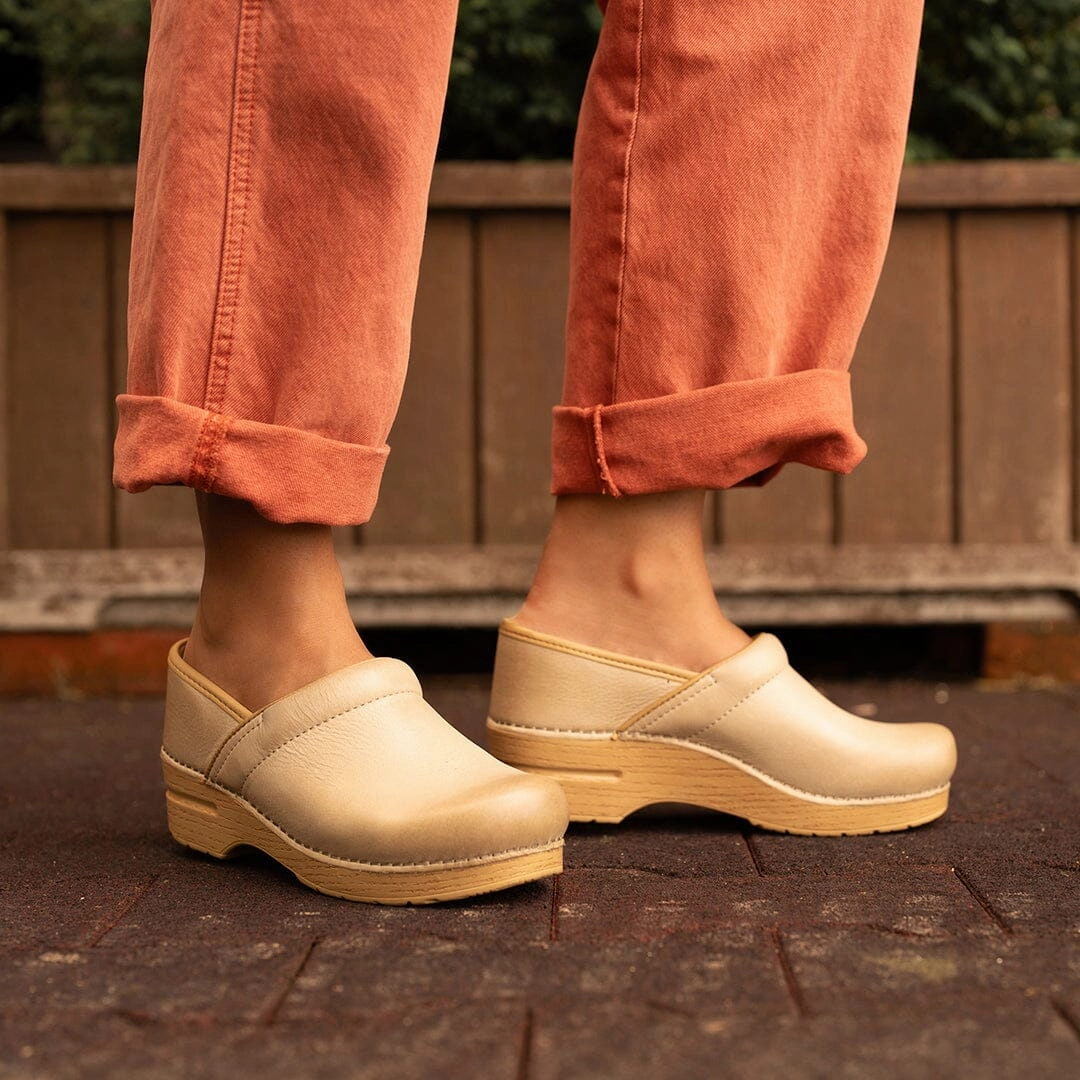 DANSKO PROFESSIONAL WOMEN'S Dansko shoe design close-ups