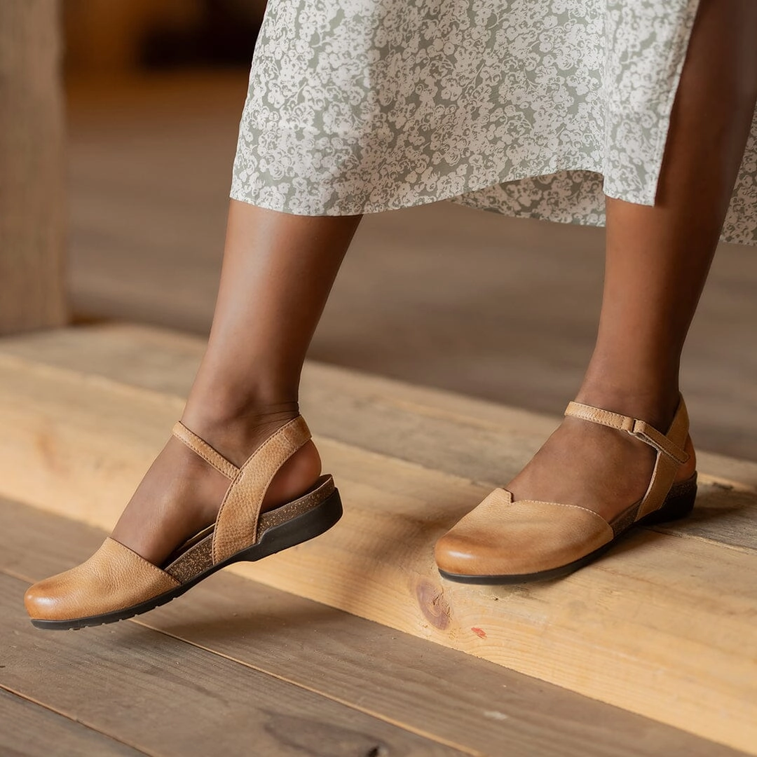 DANSKO ROWAN Dansko shoe design close-ups