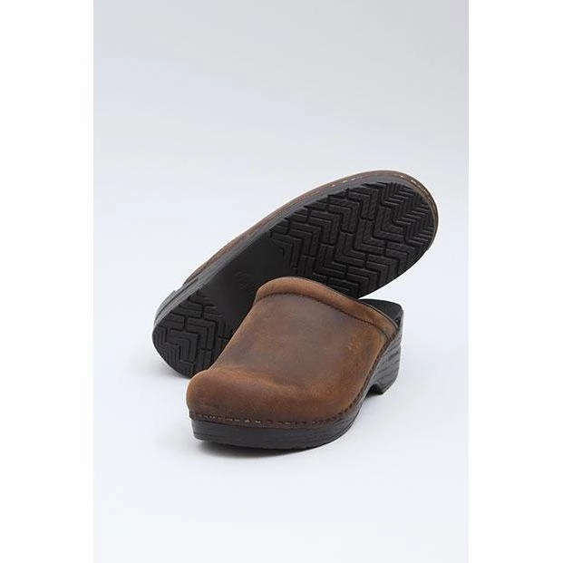 DANSKO SONJA ANTIQUE BROWN Dansko shoe design close-ups