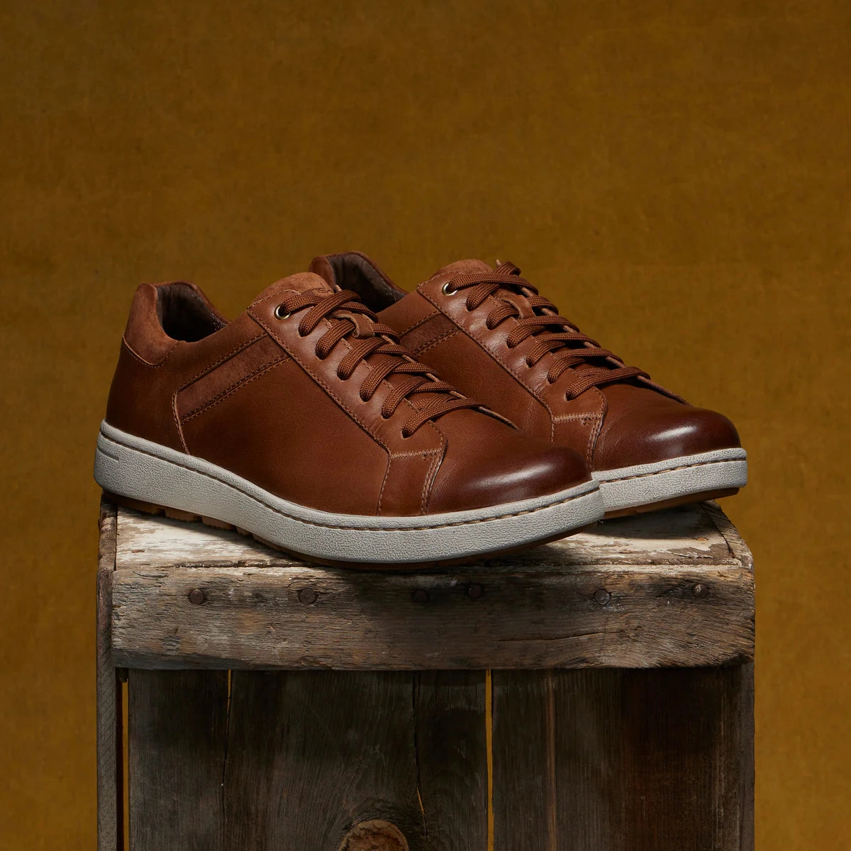 DANSKO TREVOR MEN'S Dansko shoe design close-ups