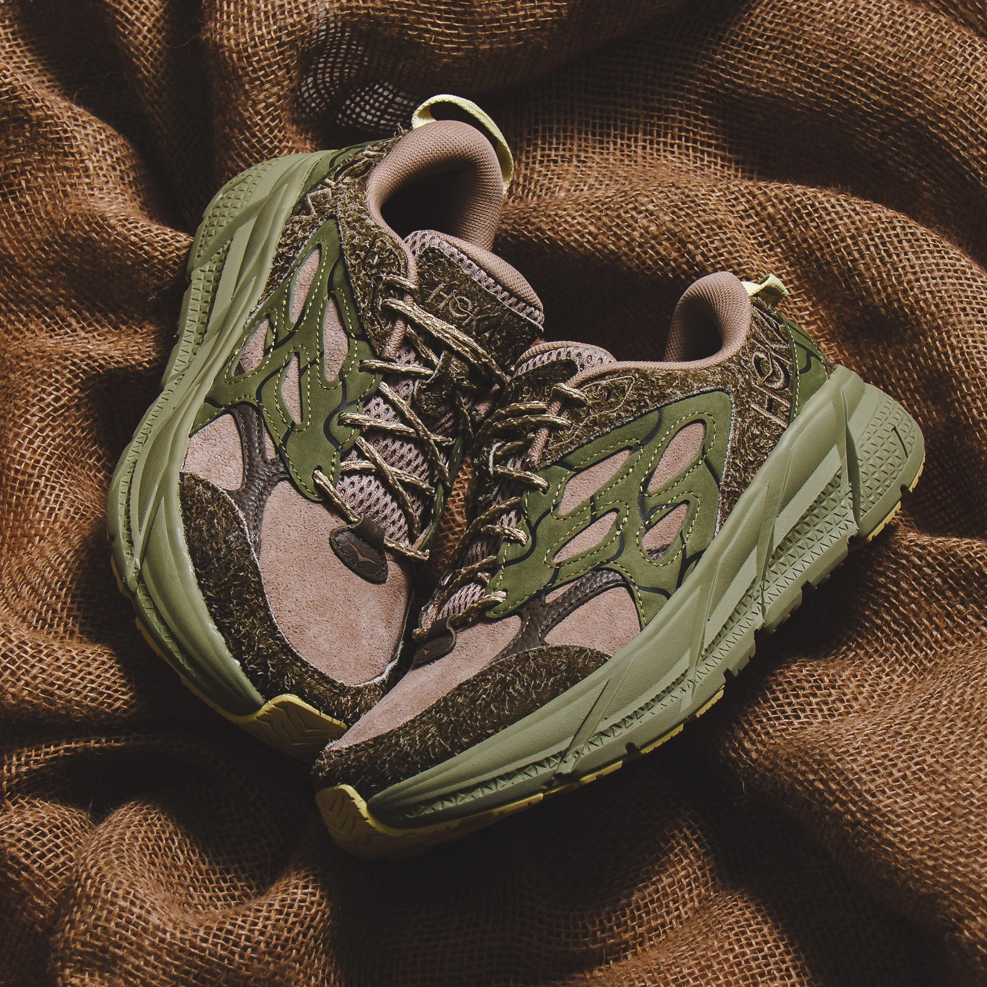 Hoka One One Men Clifton L Suede TP Dune Fennel 1150910-DNF Hoka One One shoe close-ups