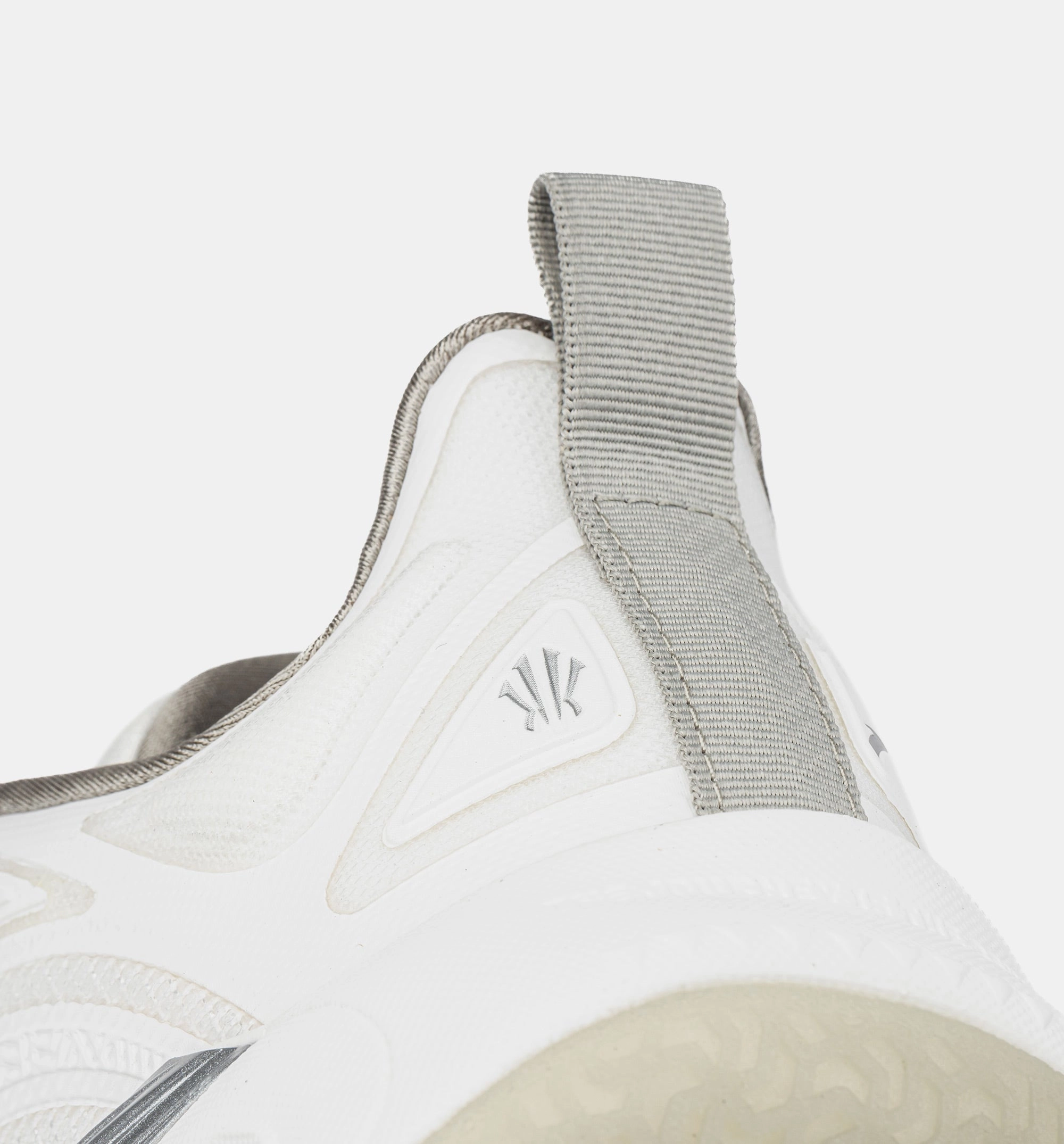 Kai 1 Yang Mens Basketball Shoe - White/Grey Anta sporty performance shoes