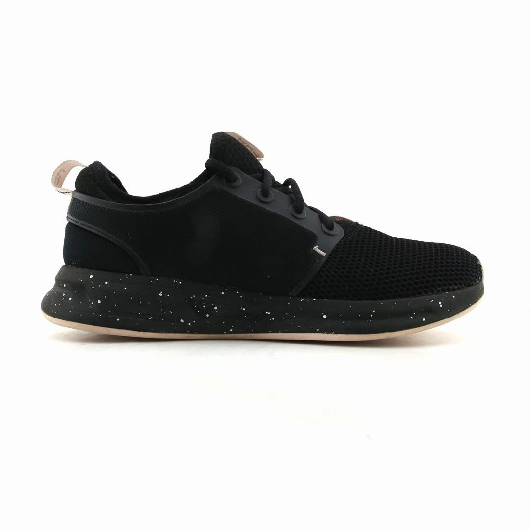 KARHU ATOM Karhu retro-inspired athletic shoes