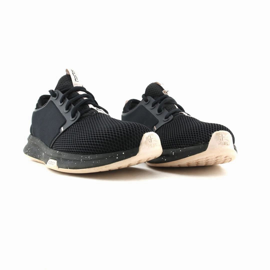 KARHU ATOM Karhu retro-inspired athletic shoes
