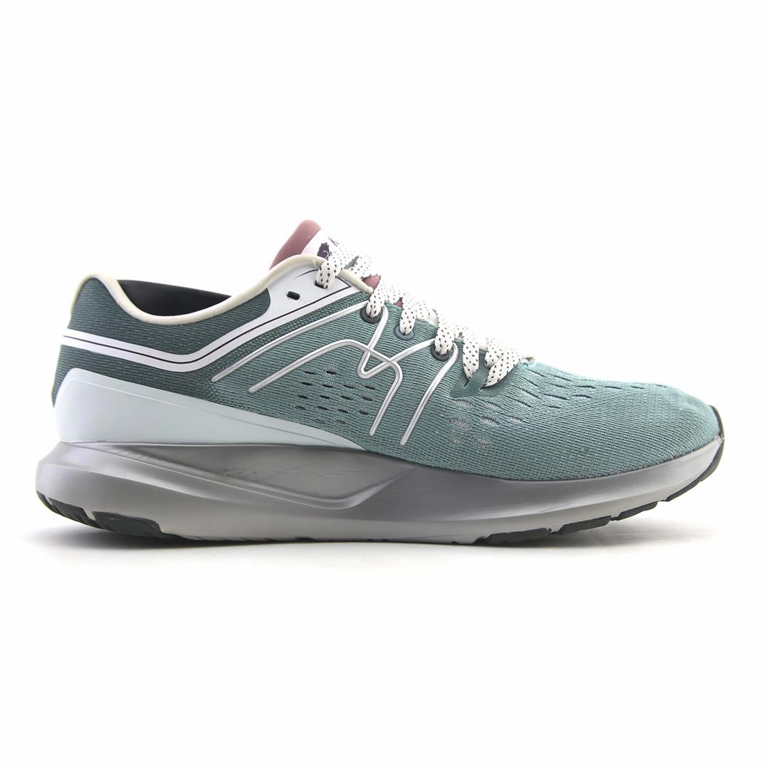 KARHU SYNCHRON 1.5 Karhu retro-inspired athletic shoes