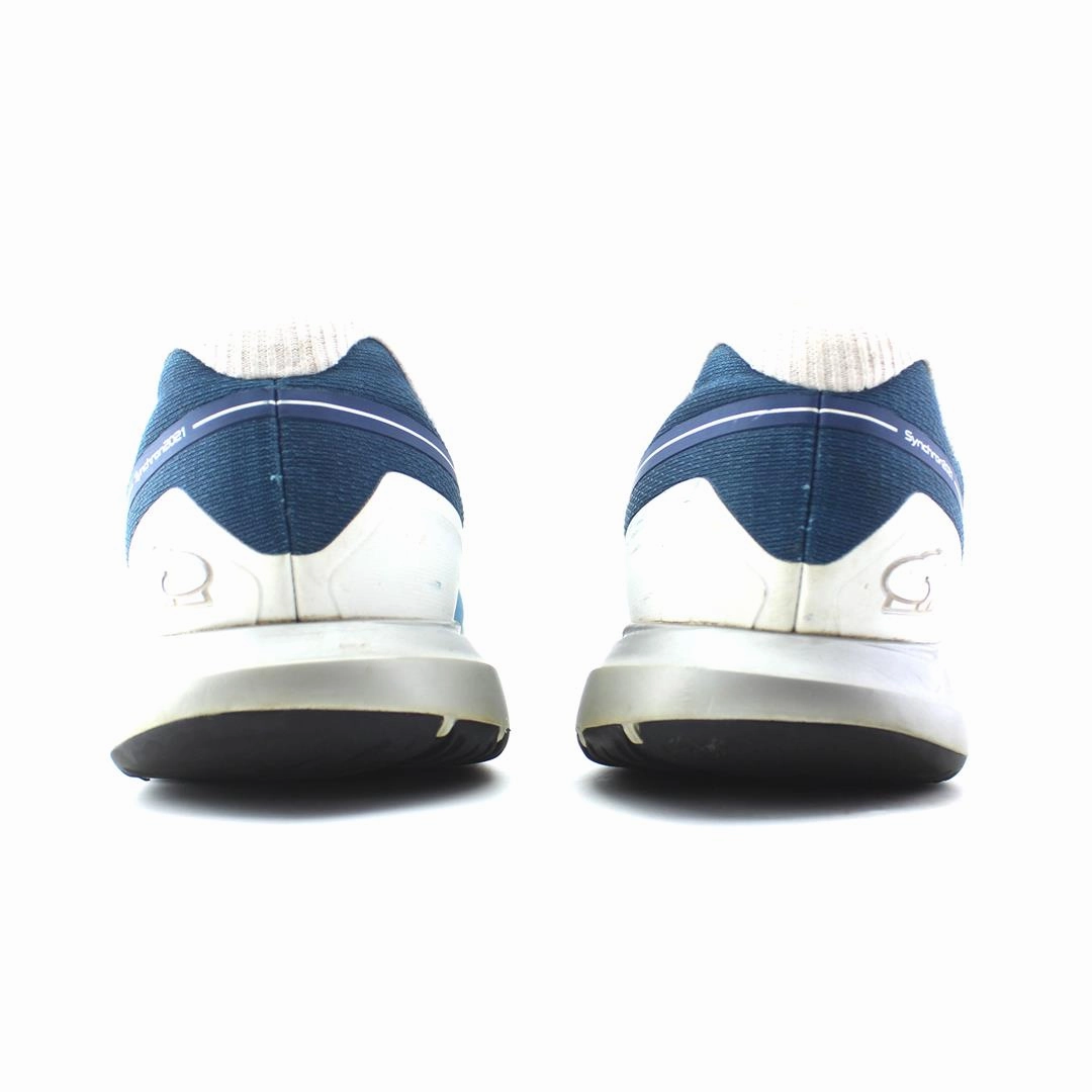 KARHU SYNCHRON ORTIX Karhu retro-inspired athletic shoes