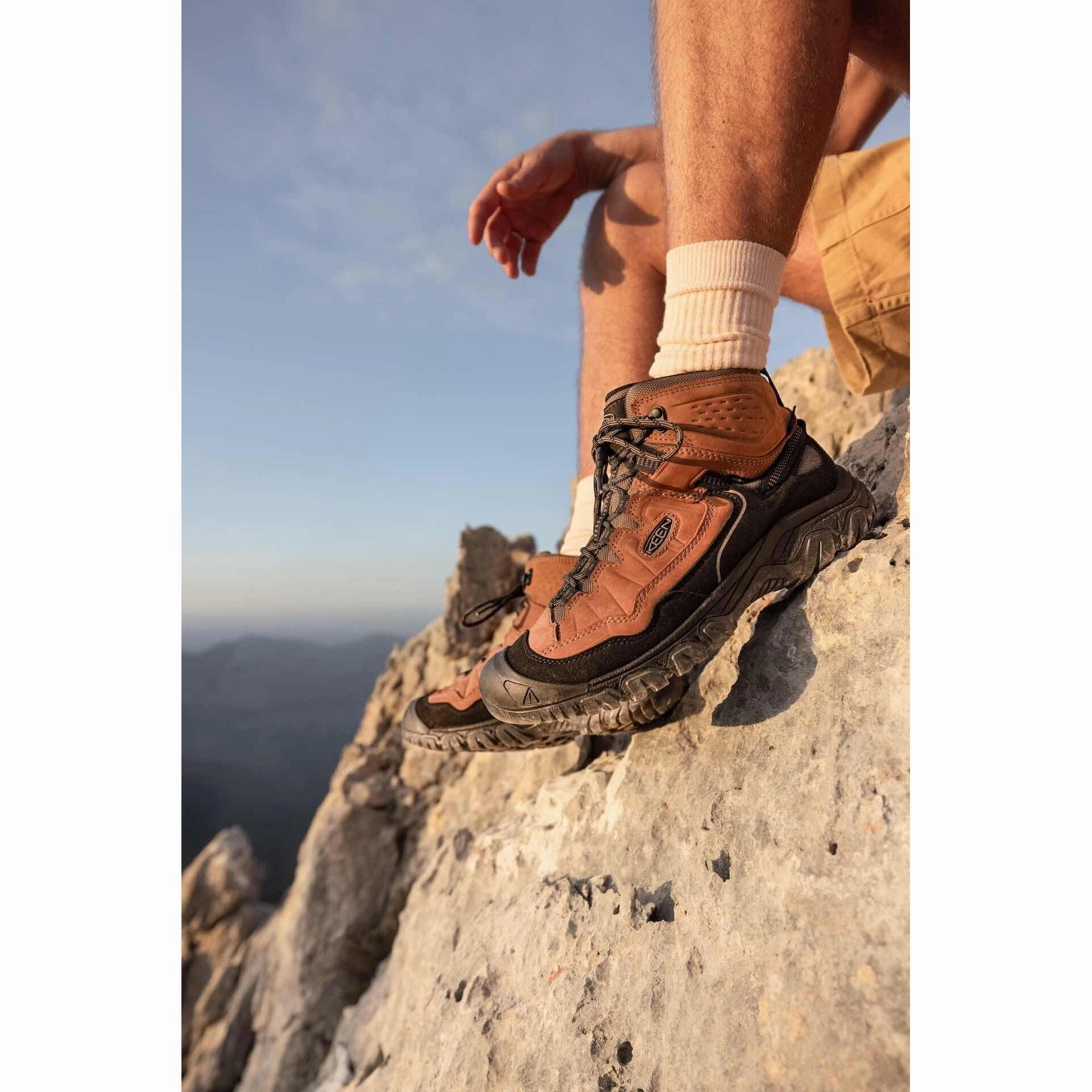 KEEN TARGHEE IV WATERPROOF HIKING BOOT MEN'S MEDIUM AND WIDE Keen versatile adventure footwear