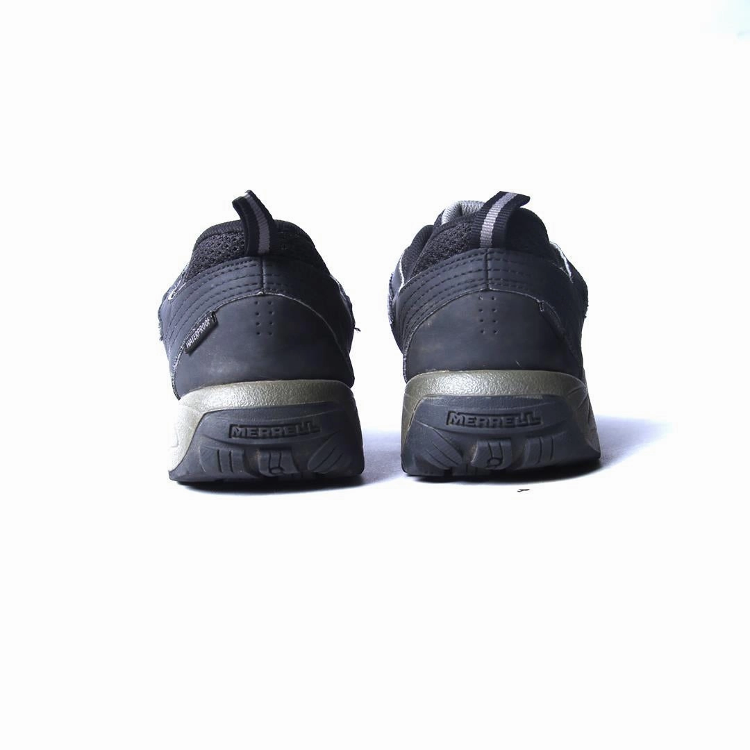 MERRELL OAKCREEK LOW Merrell outdoor shoe looks