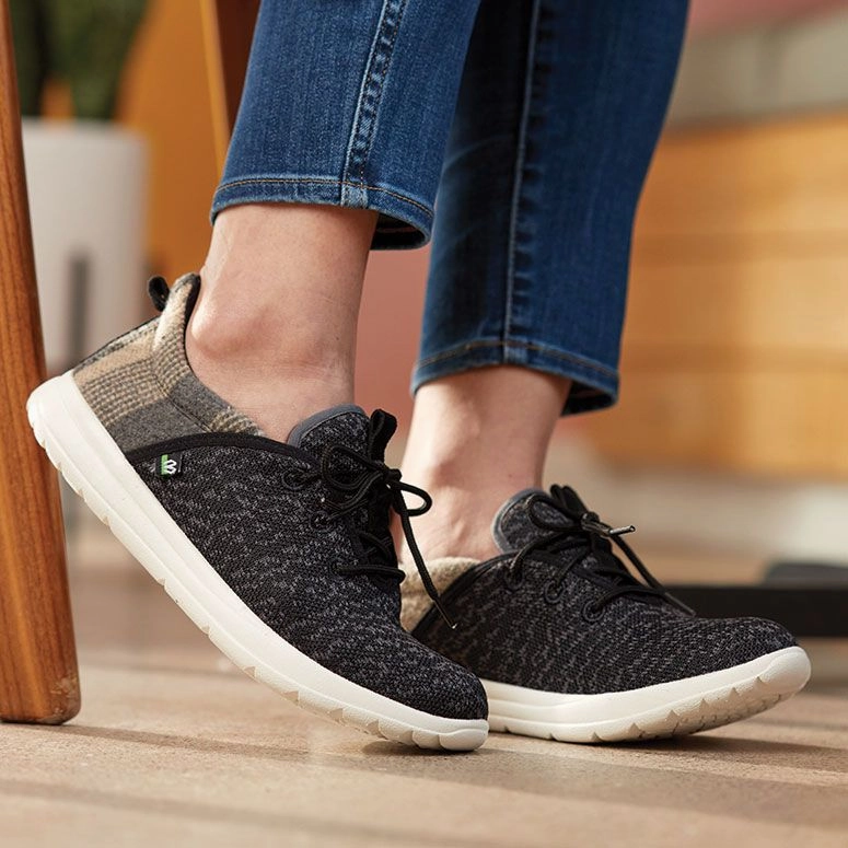 MINNETONKA ECO ANEW WOMEN'S Minnetonka classic moccasins