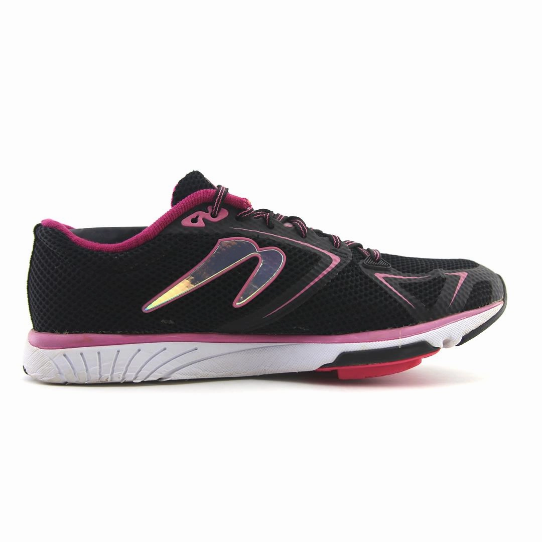NEWTON DISTANCE 8 Newton innovative running shoes