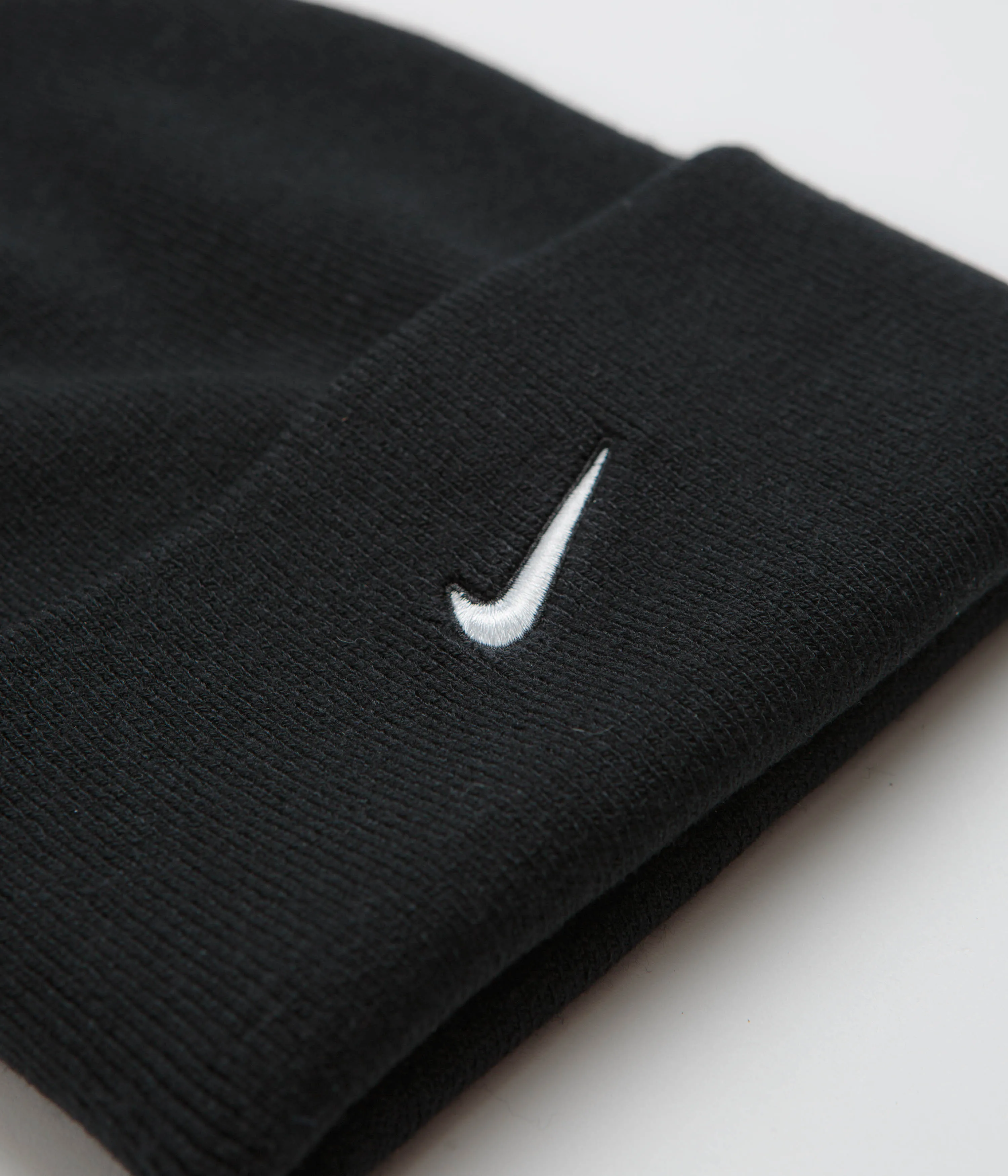 Nike Swoosh Peak Beanie - Black / White Nike Sportswears