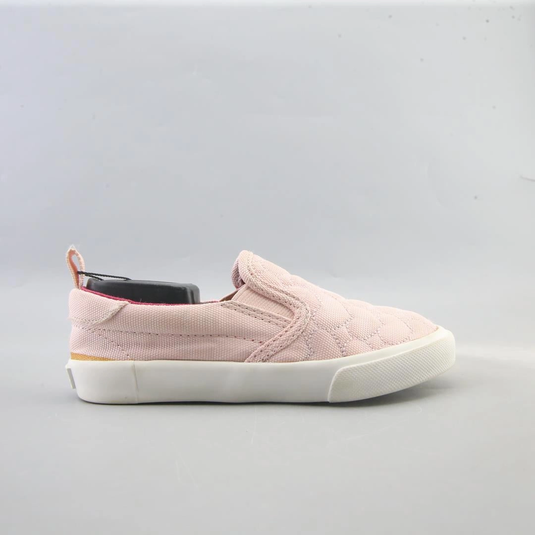 OLD NAVY 1994 everyday Old Navy footwear looks