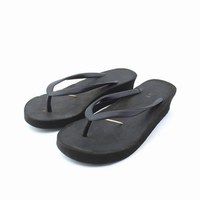 OLD NAVY . Old Navy versatile casual footwear