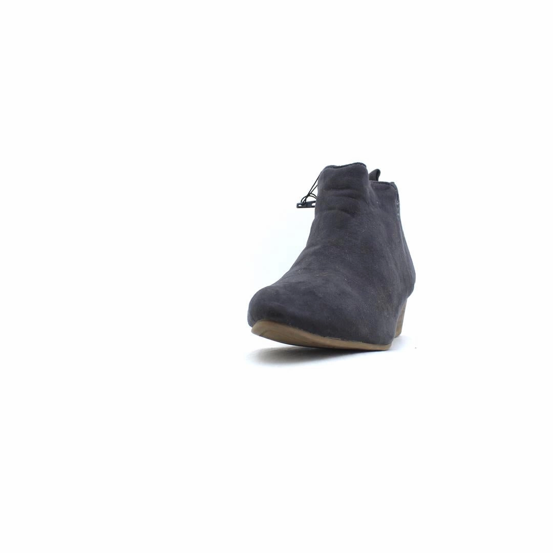 OLD NAVY . affordable Old Navy shoe visuals