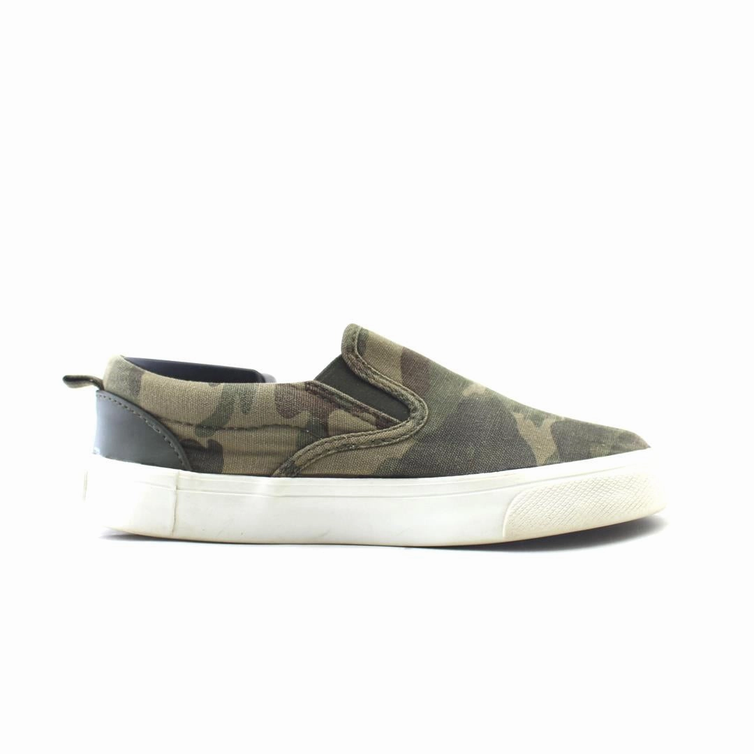 OLD NAVY . affordable Old Navy shoe visuals
