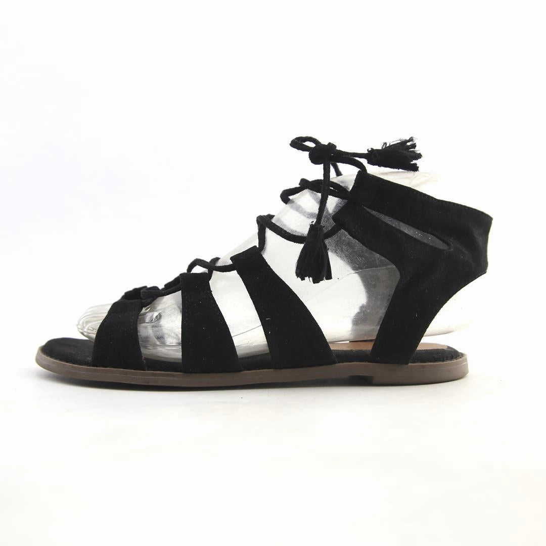 OLD NAVY . Old Navy versatile casual footwear