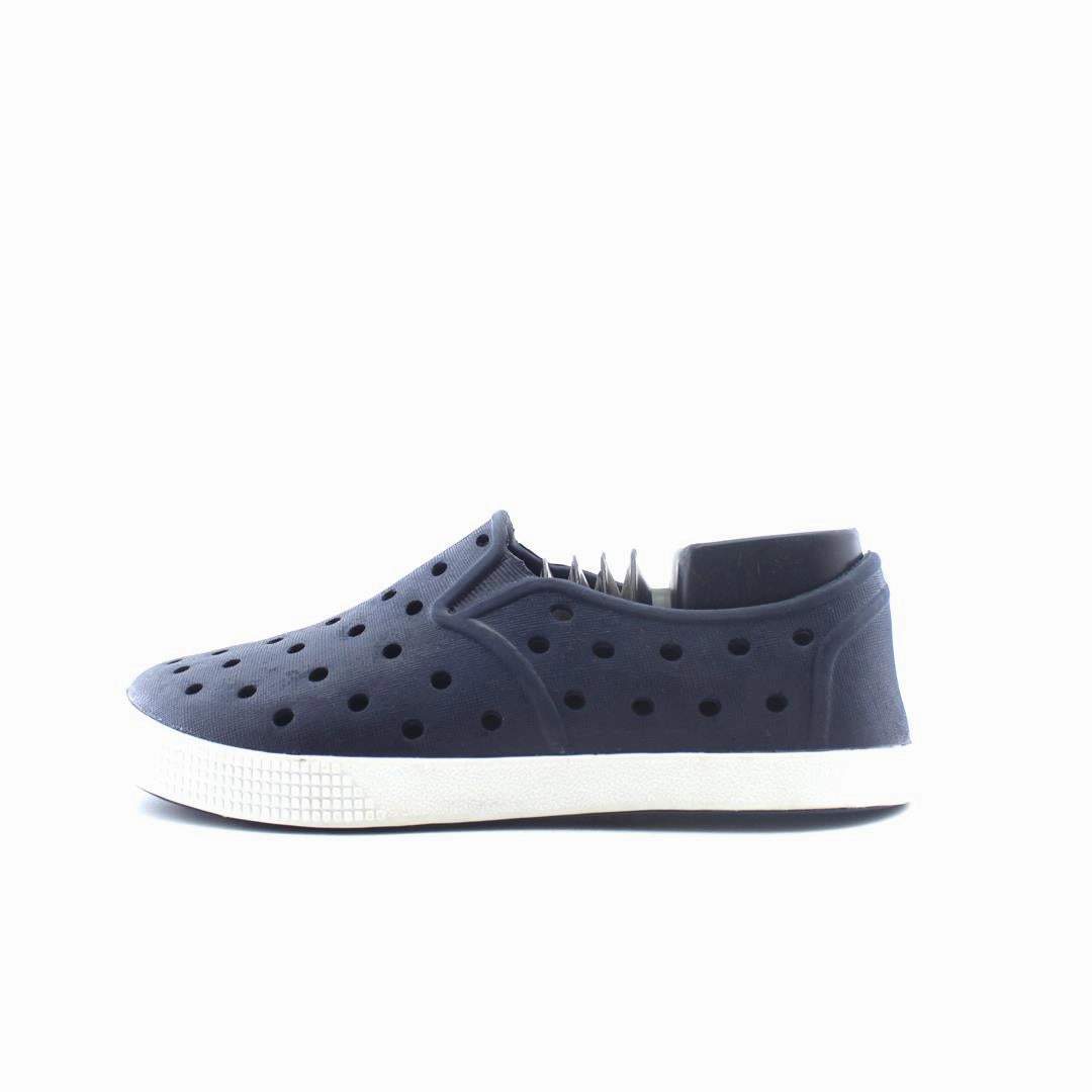 OLD NAVY . Old Navy versatile casual footwear