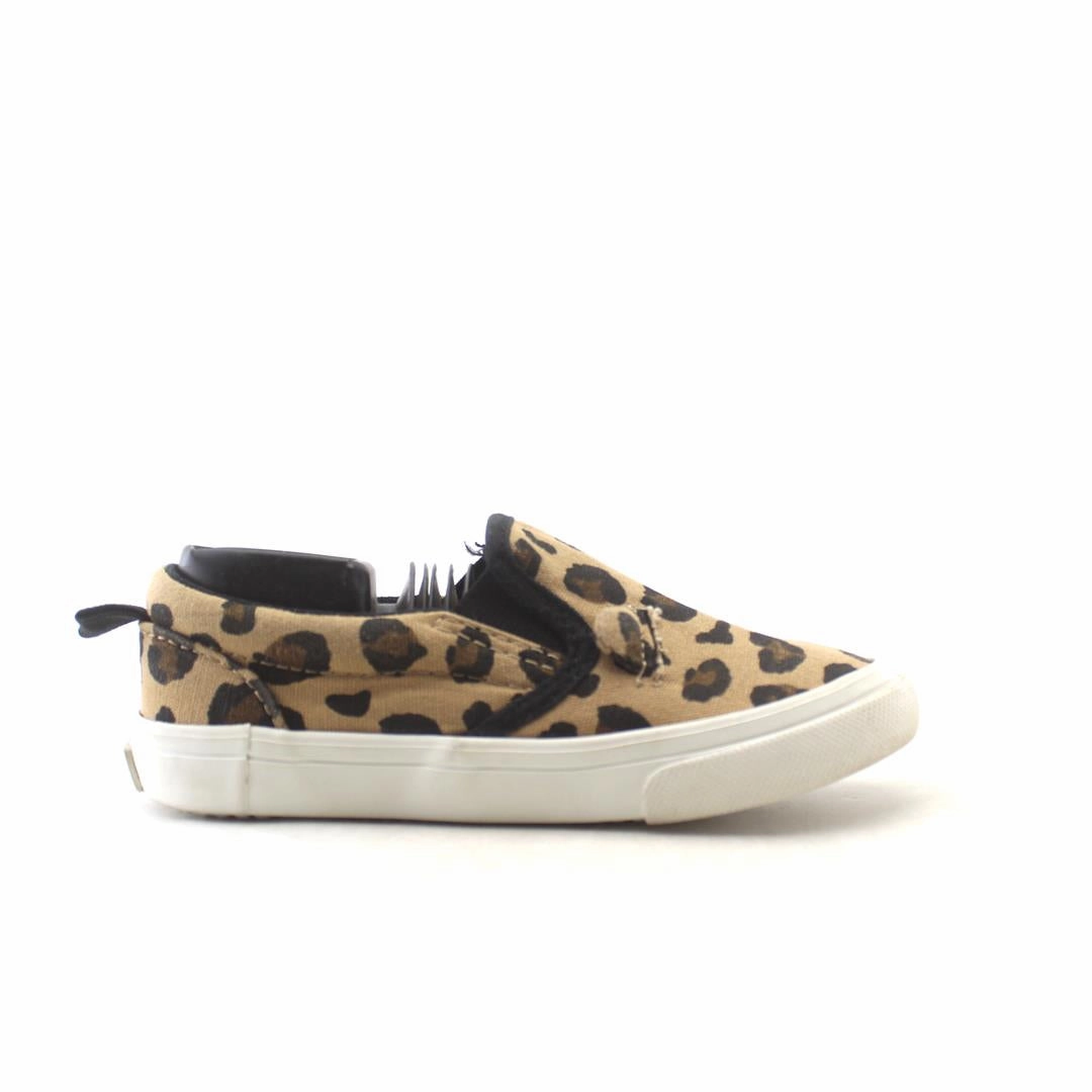 OLD NAVY . affordable Old Navy shoe visuals