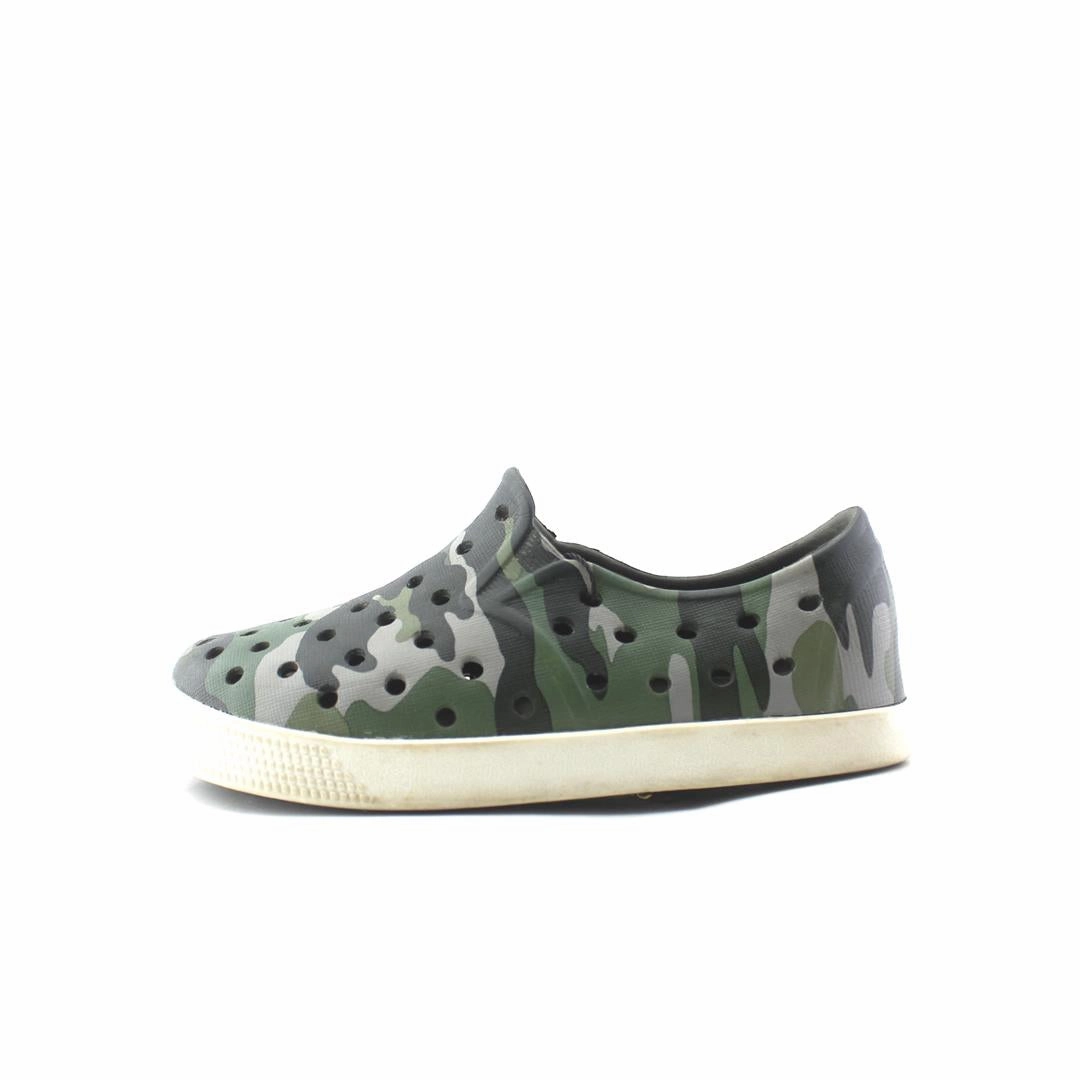 OLD NAVY . Old Navy versatile casual footwear