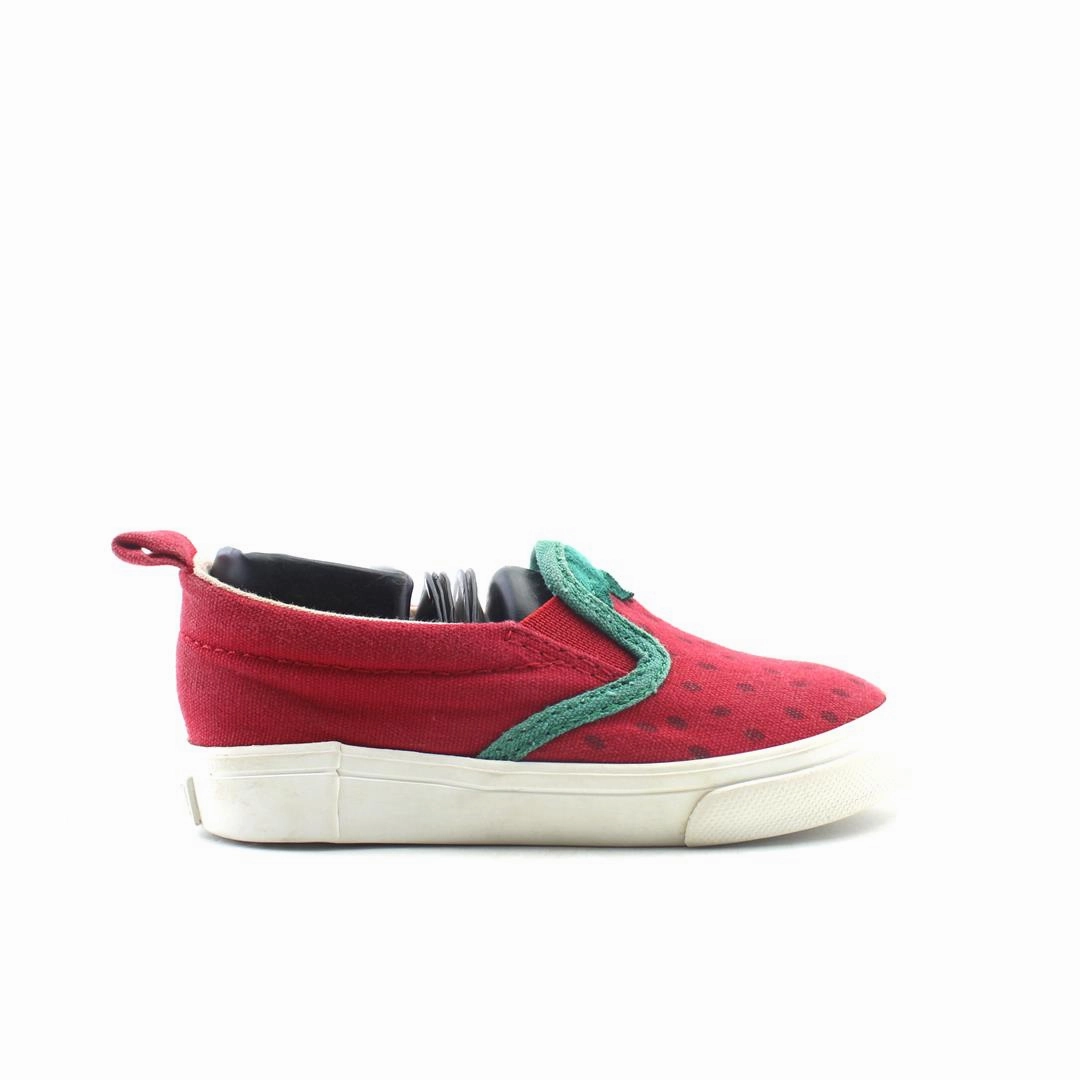 OLD NAVY . affordable Old Navy shoe visuals