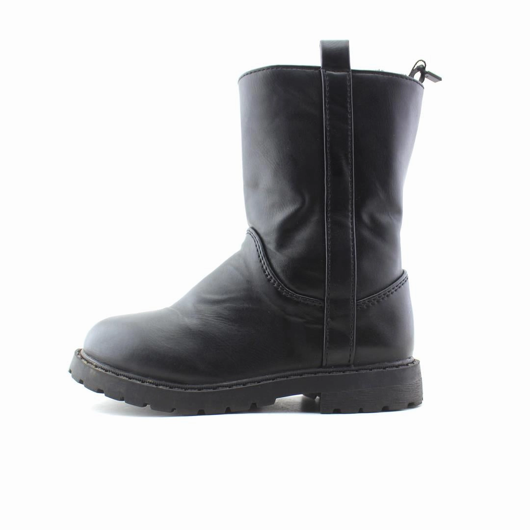 OLD NAVY . Old Navy versatile casual footwear