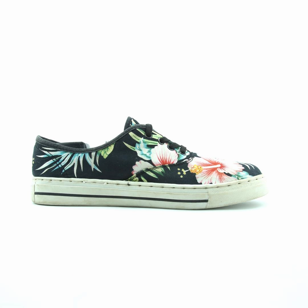OLD NAVY . affordable Old Navy shoe visuals