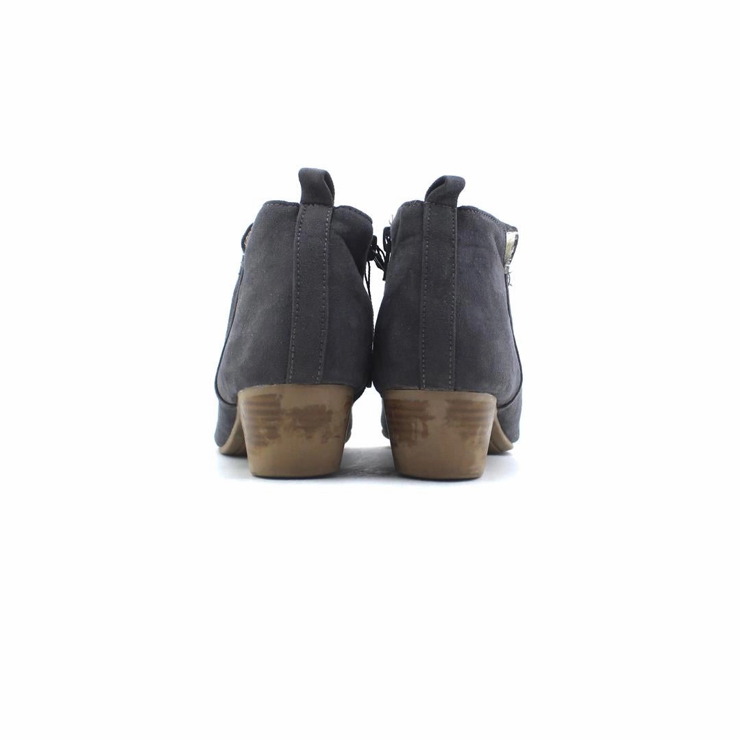 OLD NAVY . affordable Old Navy shoe visuals