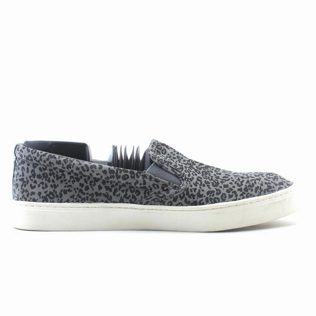 OLD NAVY . affordable Old Navy shoe visuals
