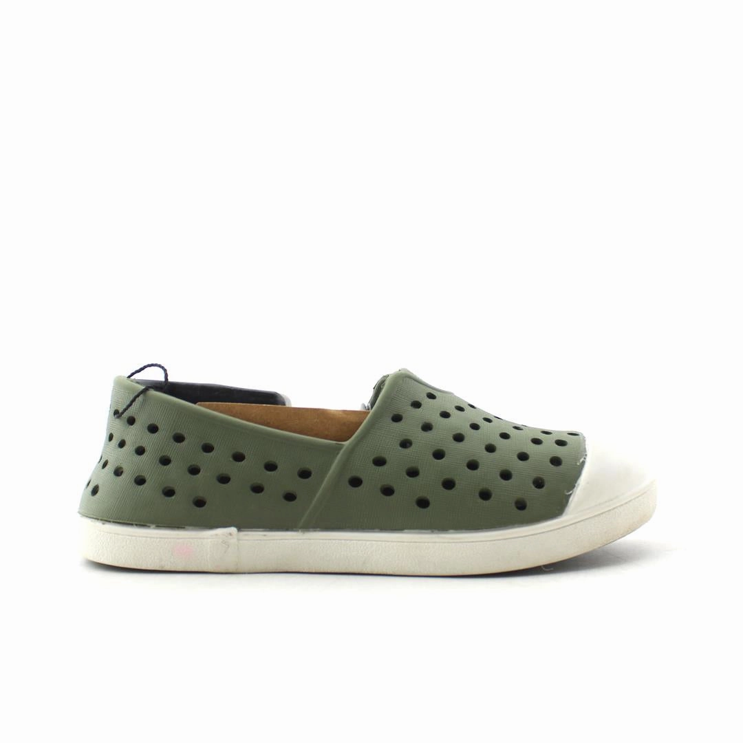 OLD NAVY . affordable Old Navy shoe visuals