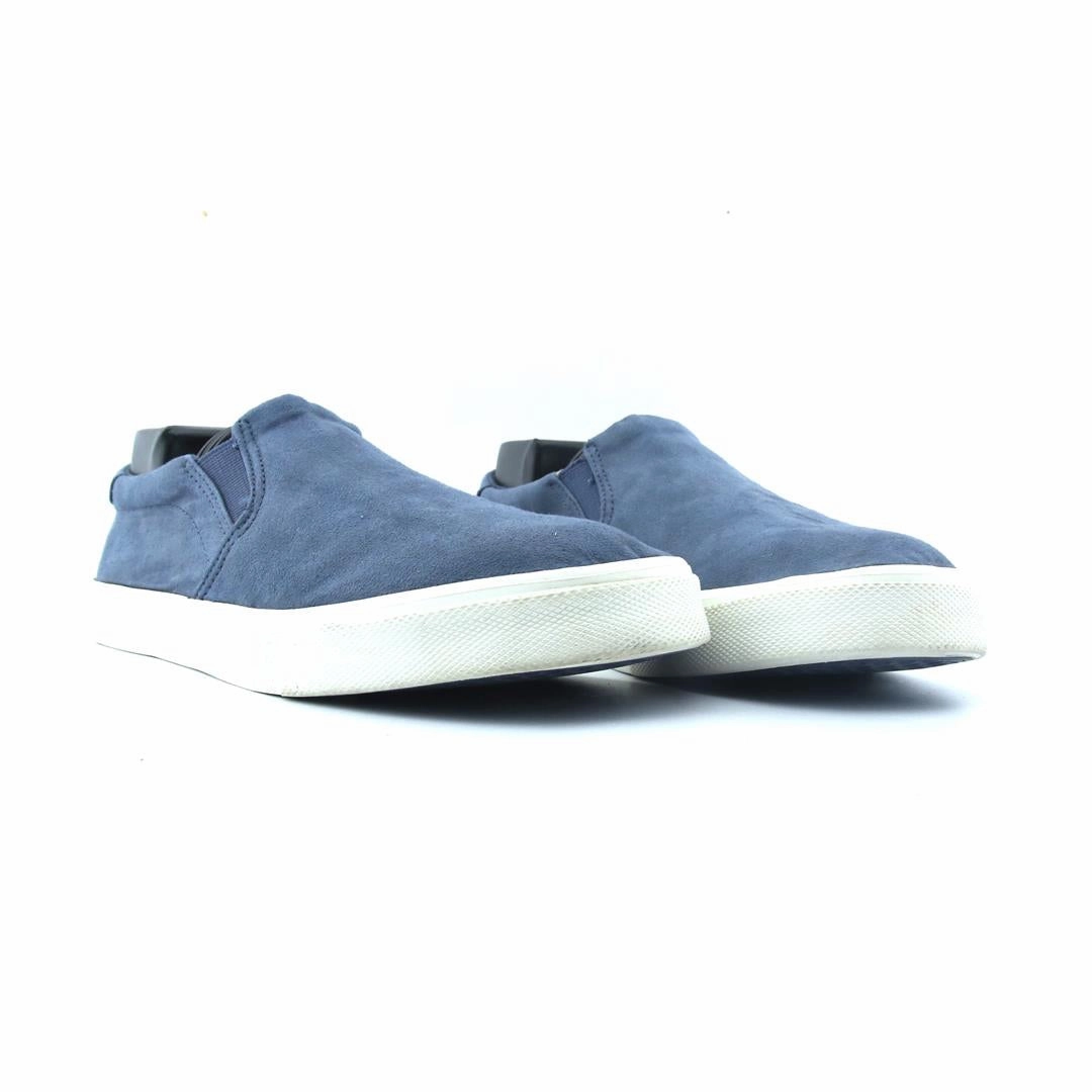 OLD NAVY . affordable Old Navy shoe visuals