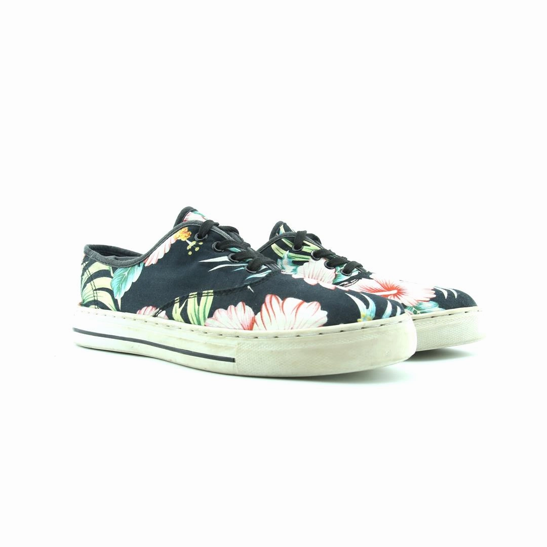 OLD NAVY . affordable Old Navy shoe visuals