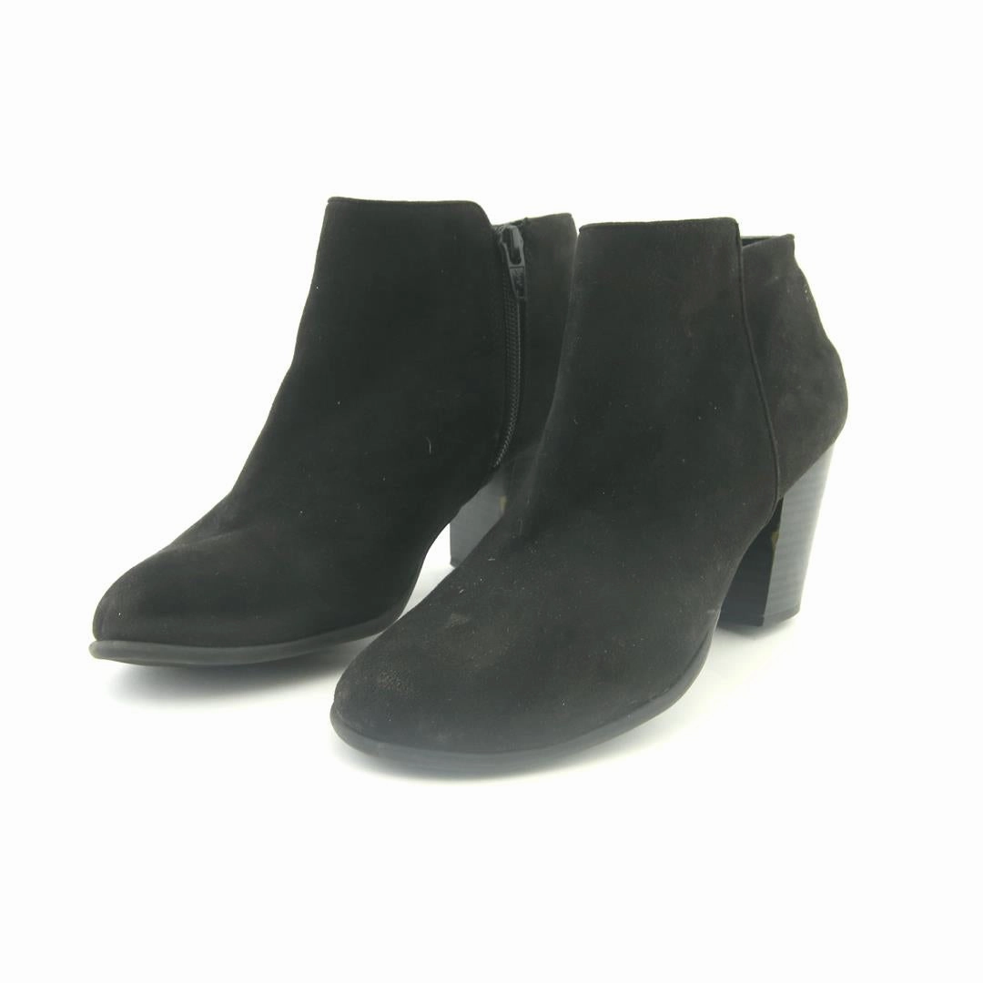 OLD NAVY . Old Navy everyday footwear styles