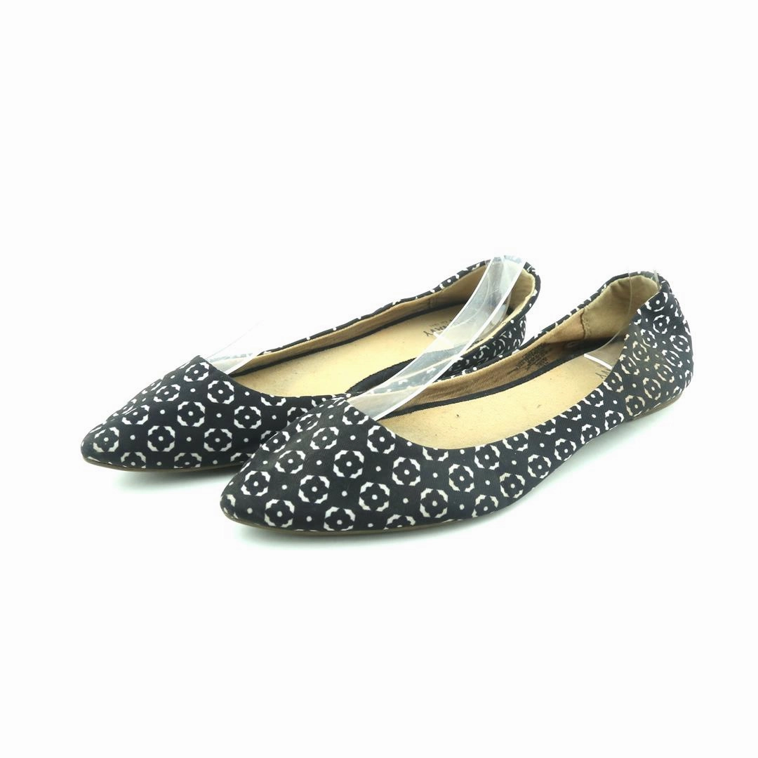 OLD NAVY . Old Navy everyday footwear styles