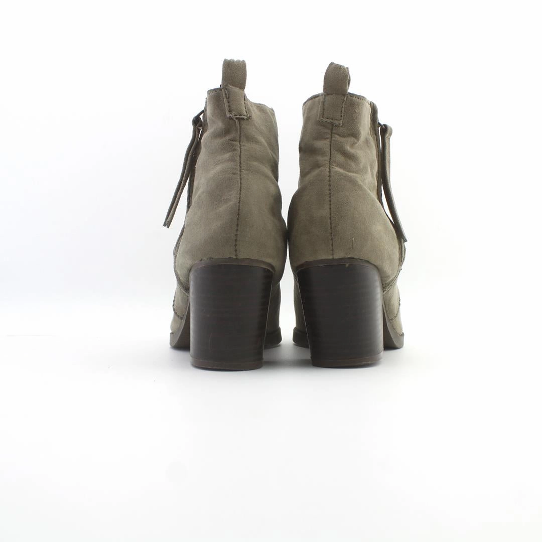 OLD NAVY . Old Navy shoe design snapshots