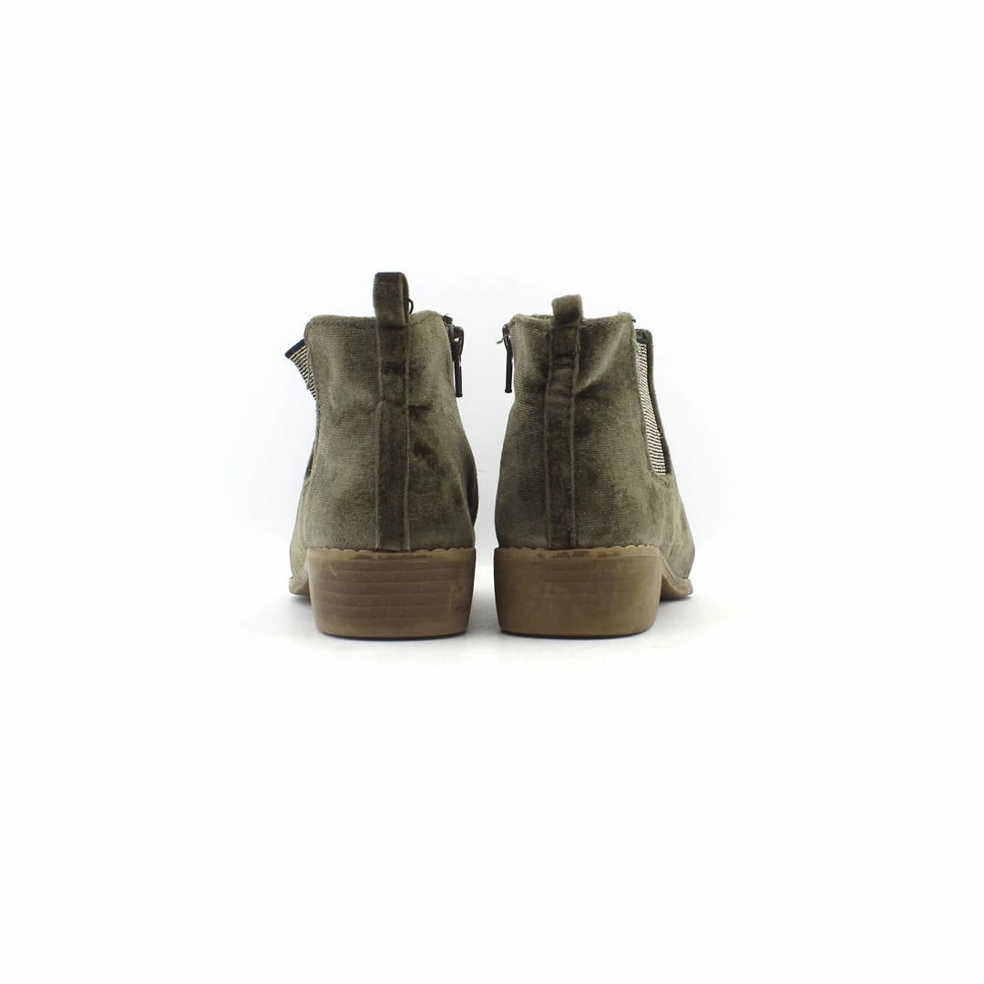 OLD NAVY . Old Navy shoe design snapshots