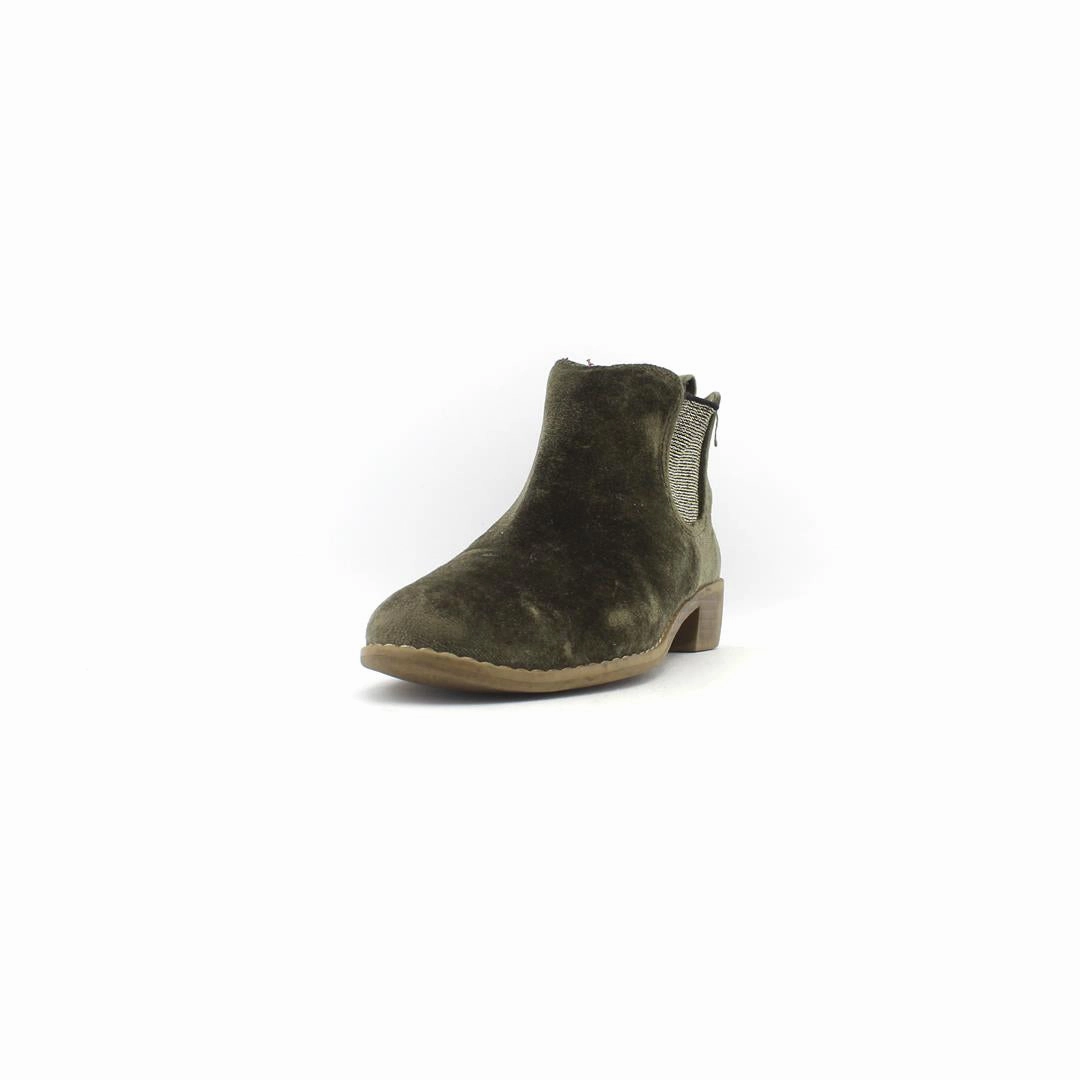OLD NAVY . Old Navy shoe design snapshots