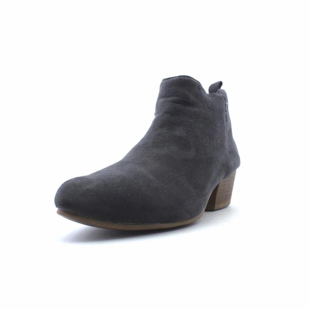 OLD NAVY . Old Navy shoe design snapshots