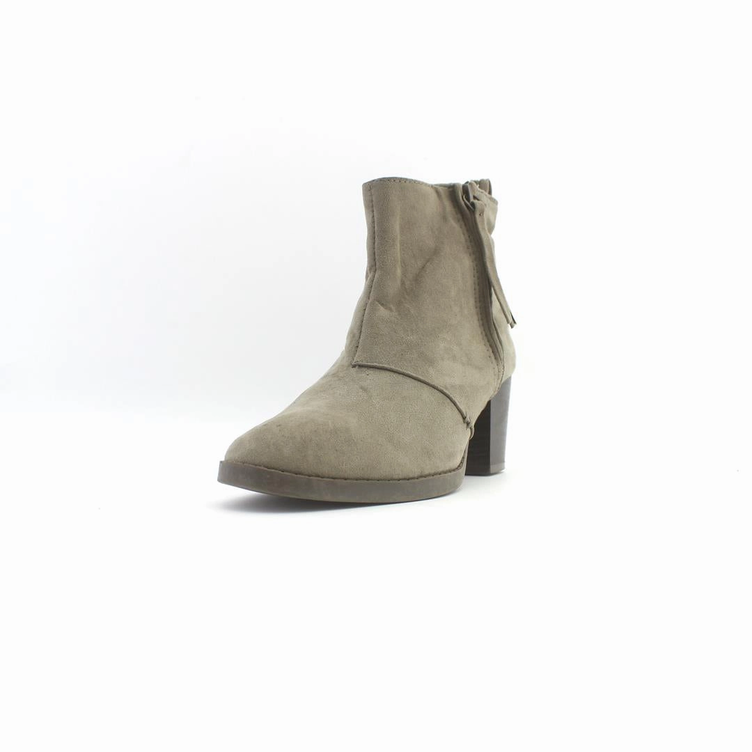 OLD NAVY . Old Navy shoe design snapshots