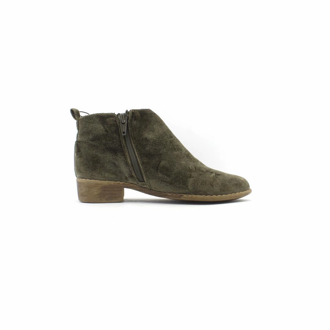 OLD NAVY . Old Navy shoe design snapshots