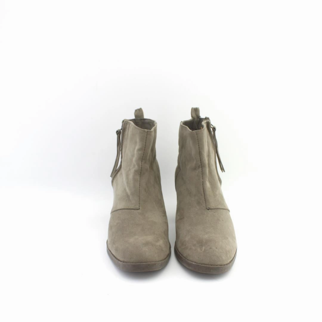 OLD NAVY . Old Navy shoe design snapshots