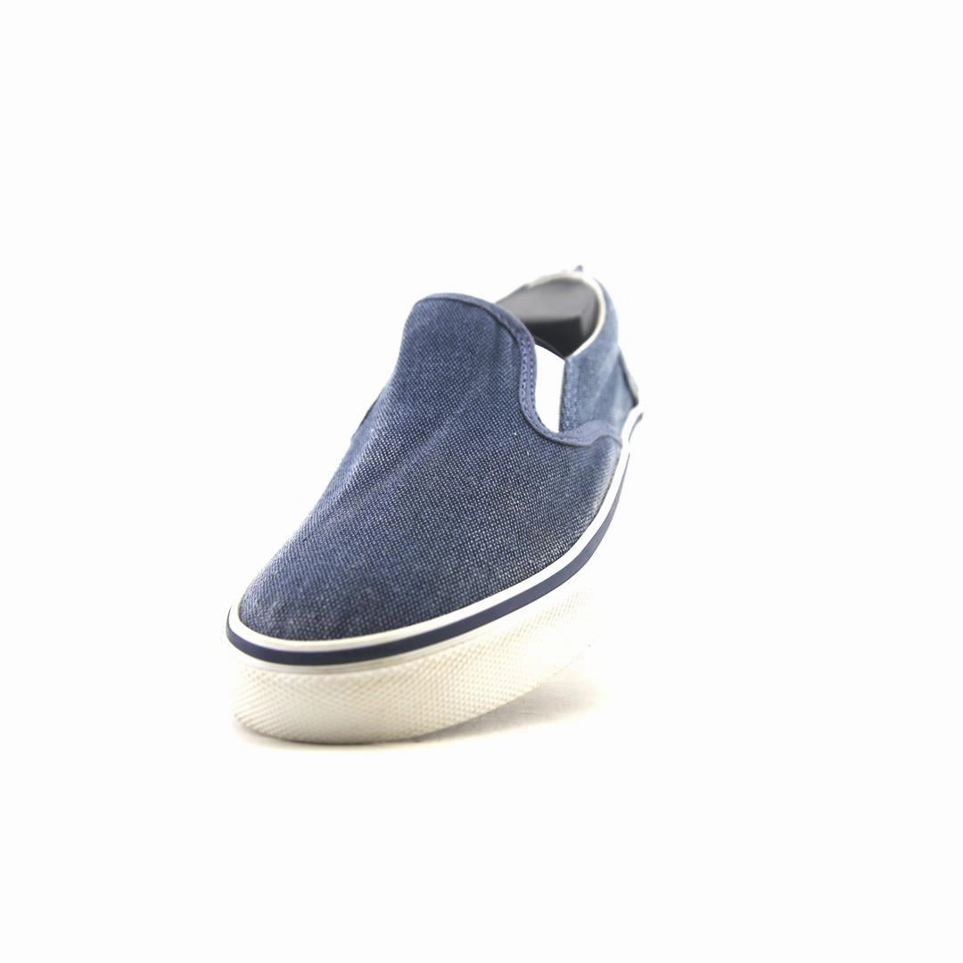 OLD NAVY NEUTRAL CANVAS everyday Old Navy footwear looks